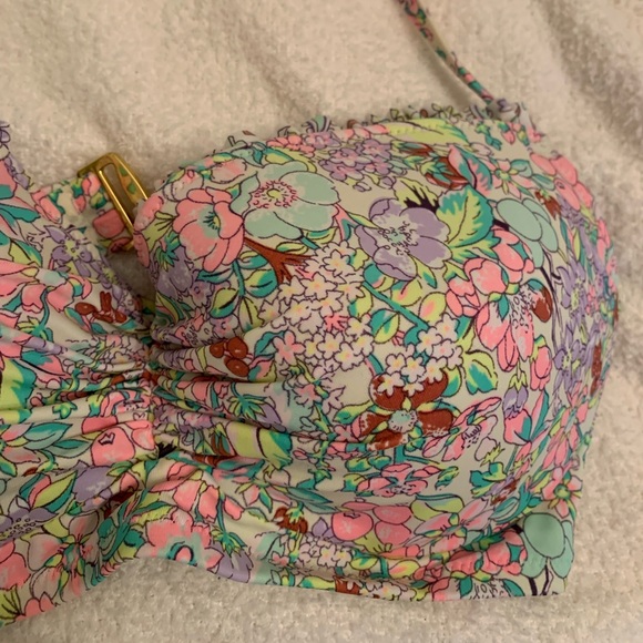 Size 34D VS swim top - Picture 2 of 4